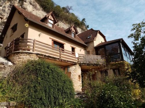 Grezes House | Le Chant de la falaise Gite D'étape
