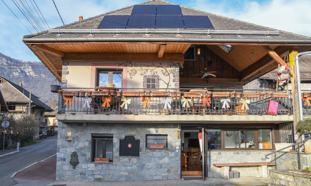 Saint-Pierre-d'Albigny Apartment | Le chat de la Martine – AC, Parking, WiFi – Savoie College