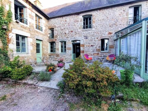 Carrouges House | Le cheval blanc