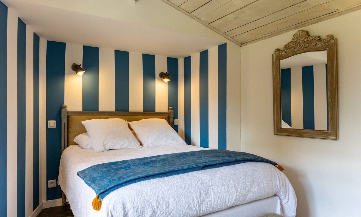Saint-Sulpice-et-Cameyrac Bed & Breakfast | Le Clos du Gorion – Guest Room in the Countryside