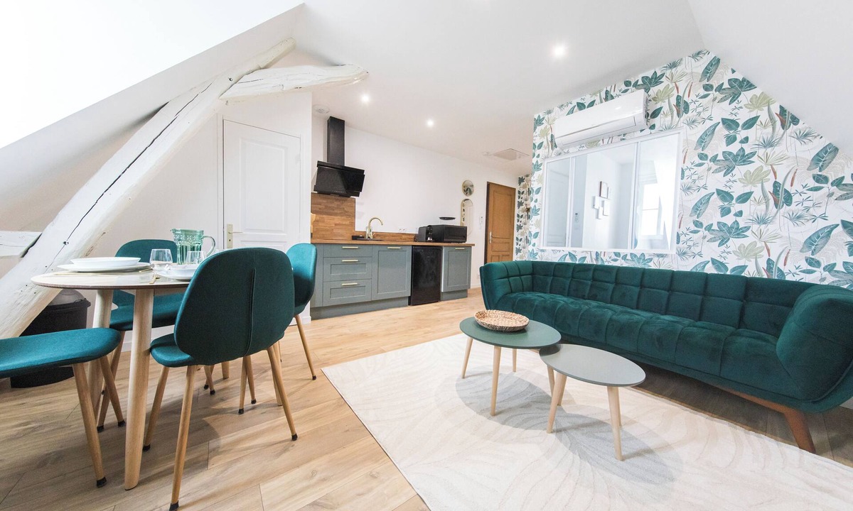 Chatellerault Apartment | Le Clos Hérault - Centre-Gare - Free parking
