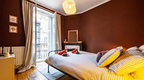 Faubourg North Apartment | Le Darcy d'Hugo Train station 2 minutes away