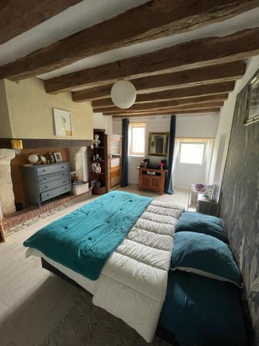 Marigne-Laille House | Le doux refuge bercéen au calme de sa campagne près circuit Mans Sud, grand lit avec berceau et possibilité lit pliant en rajout, relais motard
