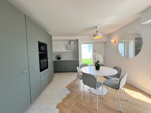 Saint-Jacques-de-la-Lande Apartment | Le Duplex Mitterrand, Centre de Saint Jacques