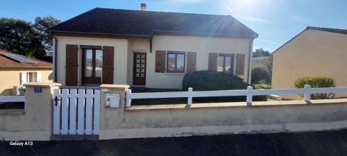 Saint-Yrieix-la-Perche House | Le fer à cheval