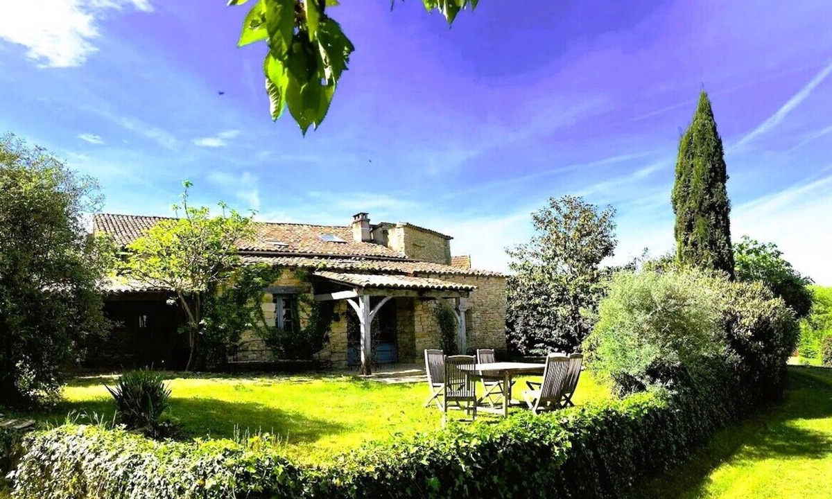 Saint-Amand-de-Coly House | Le Figuier is a holiday home in the Dordogne with a private swimming pool