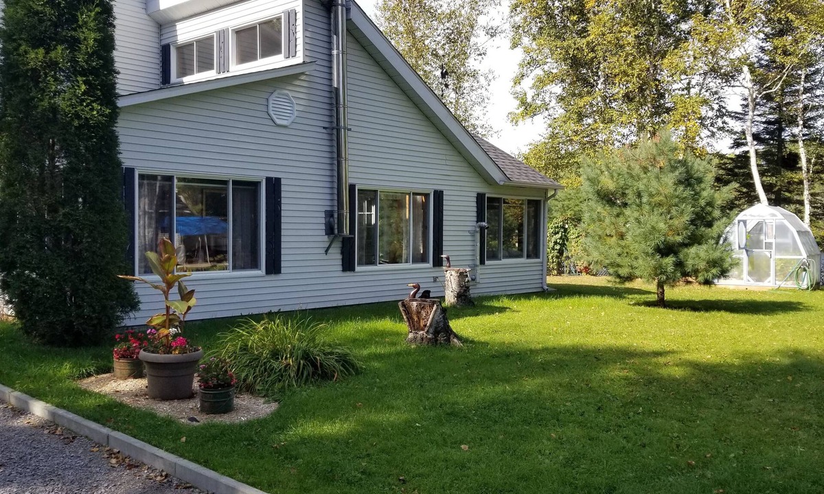 Saint-David-de-Falardeau House | Le Hâvre de Paix