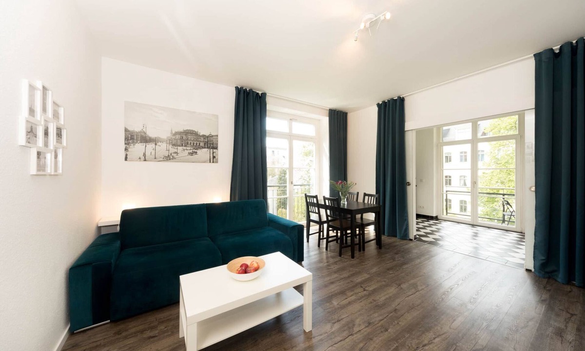 Plagwitz Apartment | LE Home II: 2-room loft w/balcony+parking. Quiete, bright!
