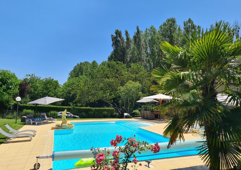 Saint-Amand-de-Belves Apartment | Le Malpas Woodpecker