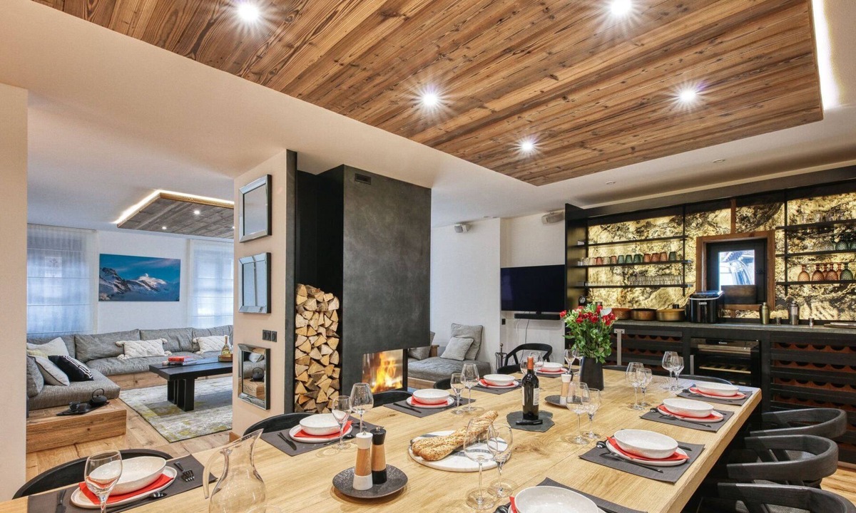 Argentiere Villa | Le Marti - Seven Bedroom Villa, Sleeps 14
