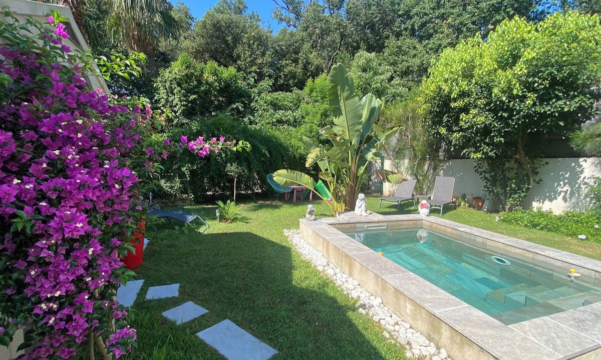 La Seyne-sur-Mer Villa | Le Mas de Fabregas: Relax in this quiet and elegant house ,400m from the beach.
