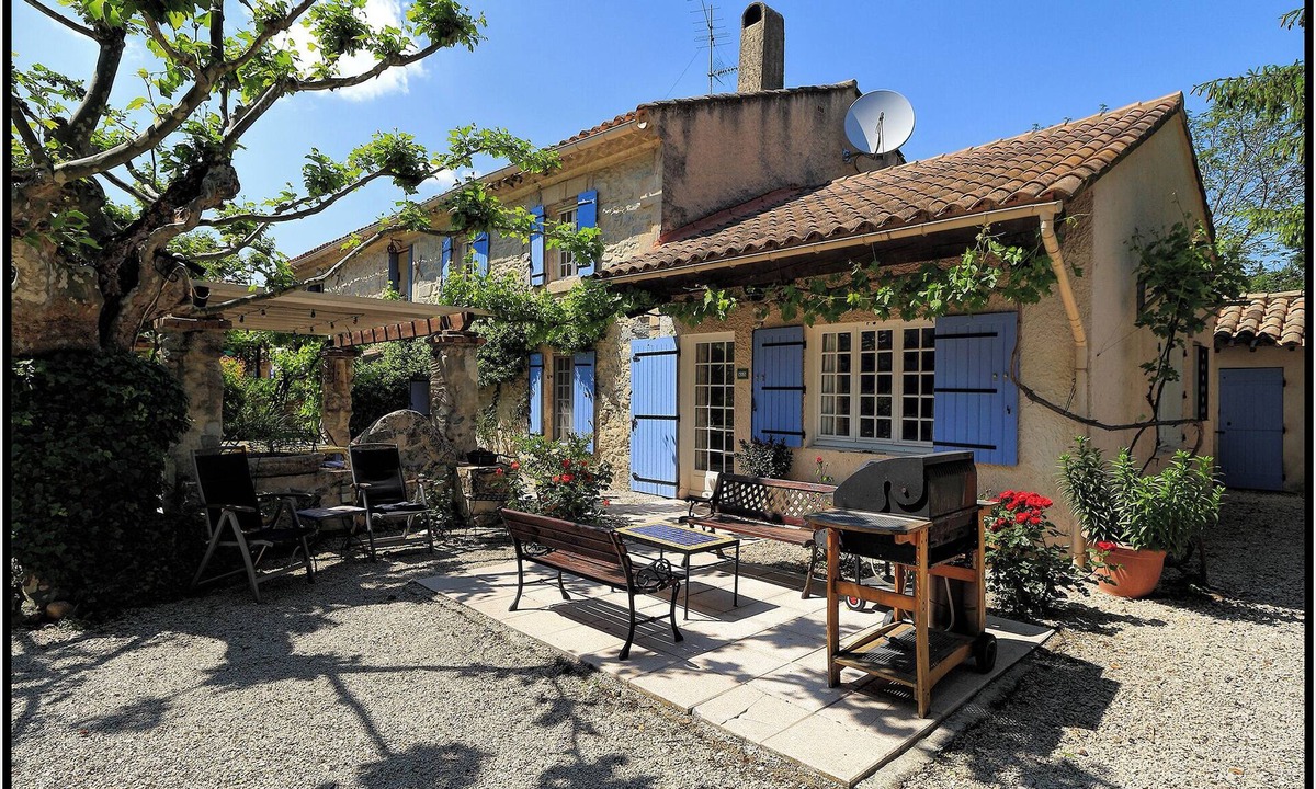 Rognonas House | Le Mas-sleeps 8, 4bdrm, 4bathrm Self-Catering Farmhouse in the Heart of Provence