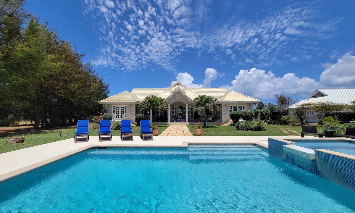 Lowlands Villa | Le Mistral, a tranquil, tastefully decorated escape