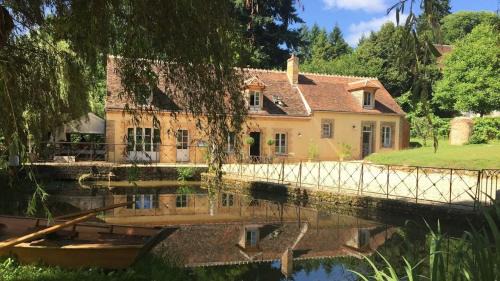 Mezilles House | Le Moulin de Corneil