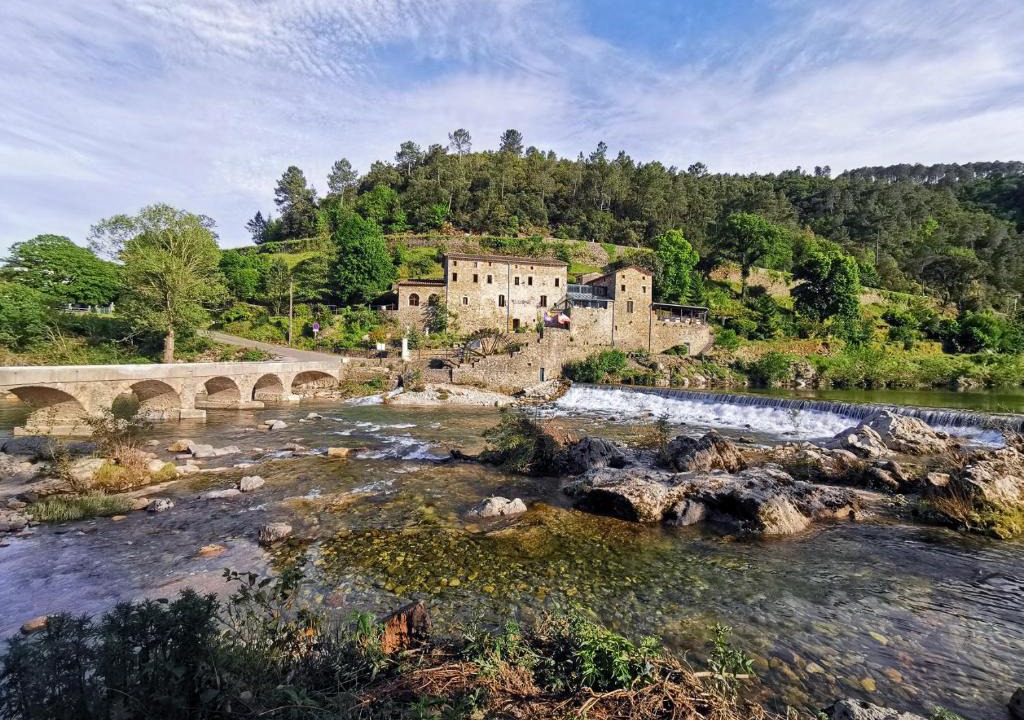 Corbes Bed & Breakfast | Le Moulin du Temps -chambres et lounge bar au bord de la rivière