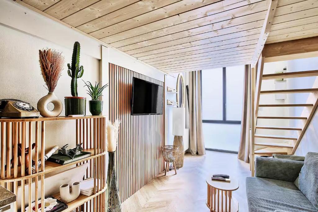 Moliere Vauban Apartment | Le Nid Suspendu