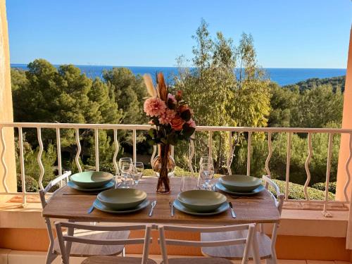 La Celle-sous-Gouzon Apartment | Le Panoramique Cap Esterel vue mer