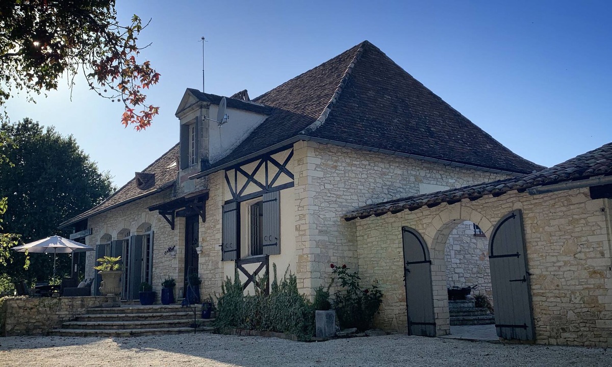 Bergerac House | Le Petit Comte' an Oasis of Calm with heated pool and hot tub in 2.5 acres