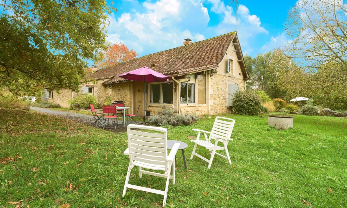 Saint-Jean-d'Eyraud House | Le Petit'Ô – Domaine De L'ô: Peaceful Gîte with Pool in Périgord Pourpre