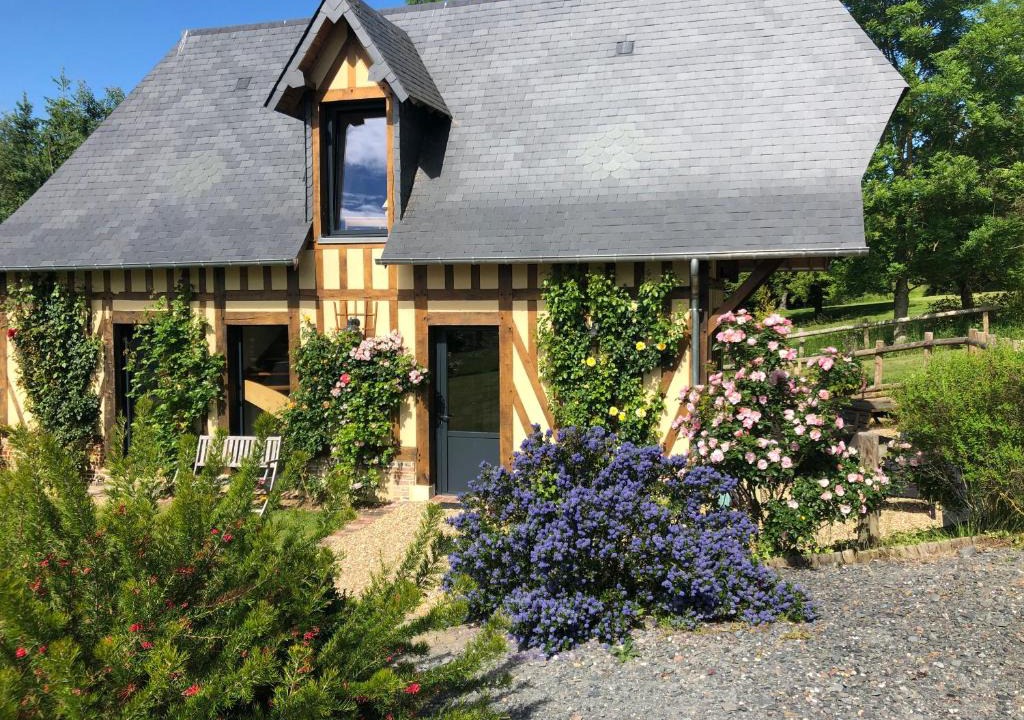 Bonneville-la-Louvet House | Le petit Orchard