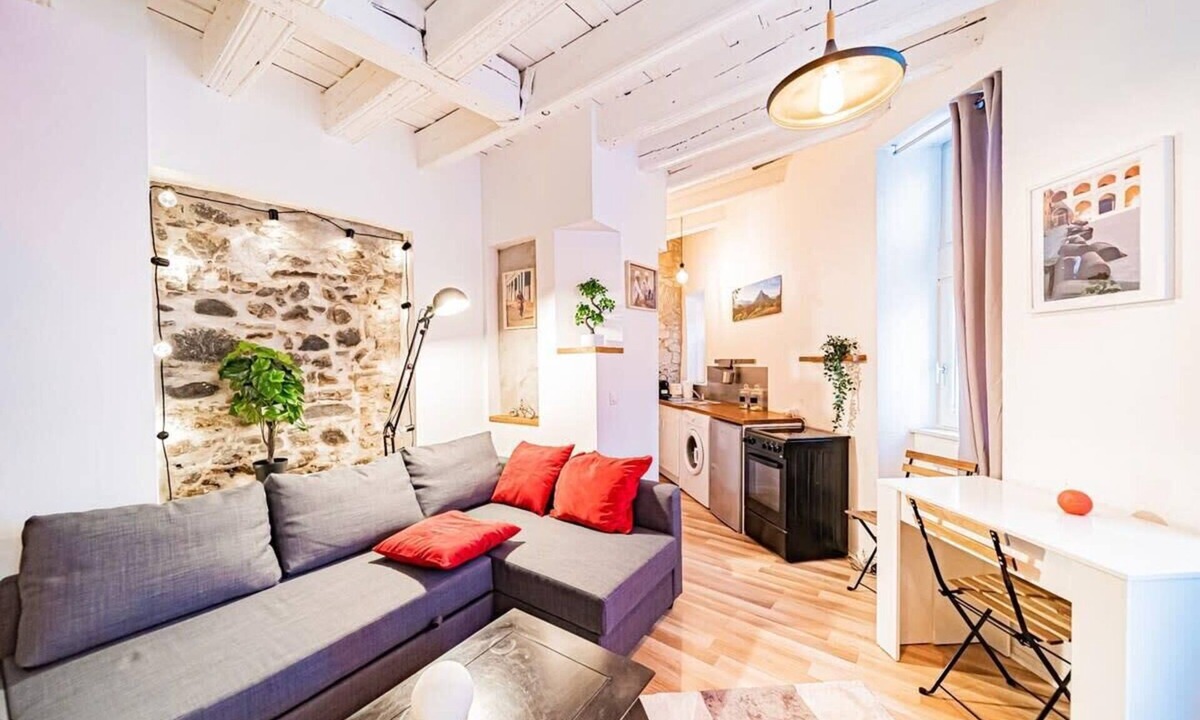 Old Lyon Apartment | Le Petit St Paul Charming Studio T1 Bis in the heart of Old Lyon