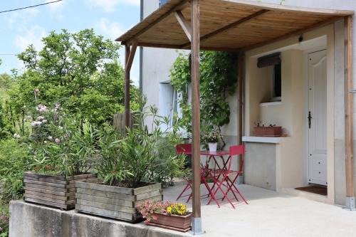 Saint-Jean-en-Royans Apartment | Le Pied à terre, Studio au coeur du Royans