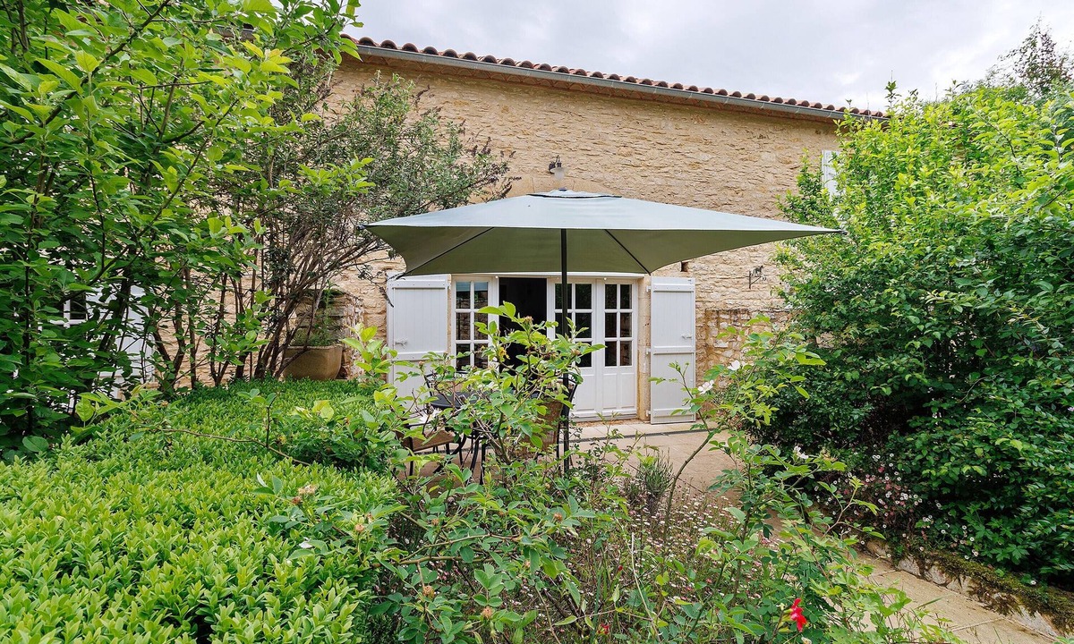 Montcabrier House | Le Pin Penché – Peaceful Retreat with Heated Pool