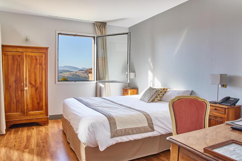 Brullioles Hotel | Le Place Neuve