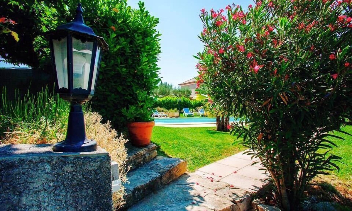 Vacqueyras Hotel | Le Pradet Hotel