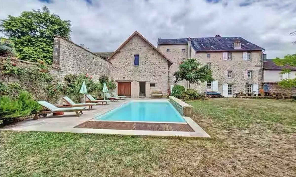 Bessines-sur-Gartempe House | Le Relais des Artistes - Character house - Sleeps 15 - Swimming pool