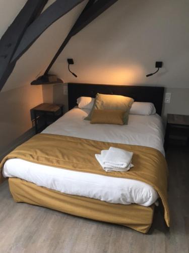 Saint-Quentin-les-Anges Hotel | Le Relais