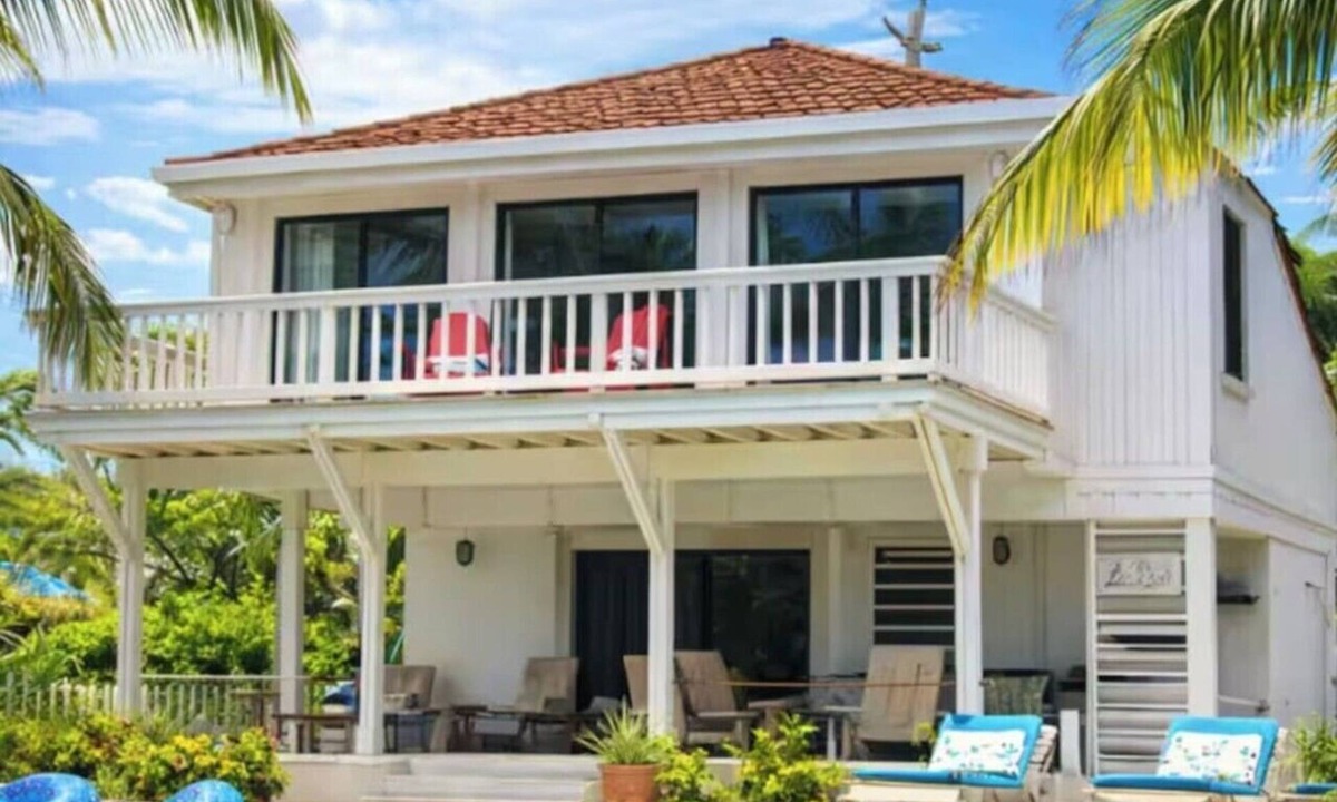 San Pedro Villa | Le Rêve -Beachfront 5BR Luxury Villa w/Private Pool, Dock & 5 Min to Town