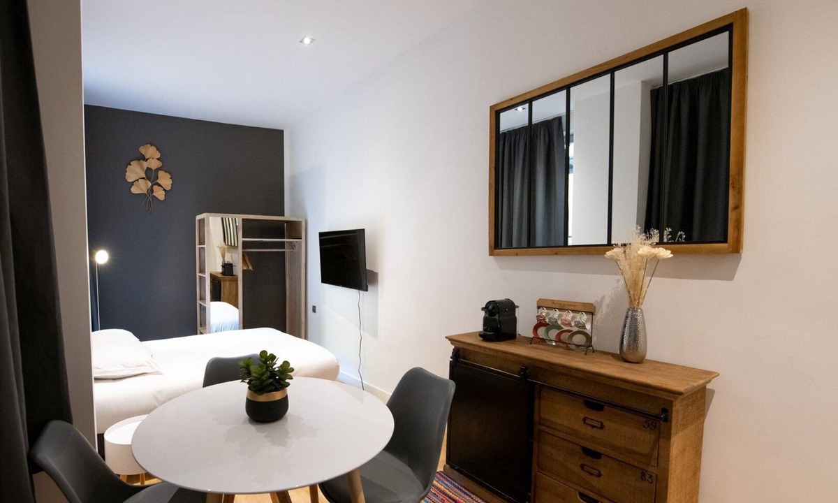 Bellecour - Hotel Dieu Apartment | Le St Germain - Joli studio moderne centre-ville