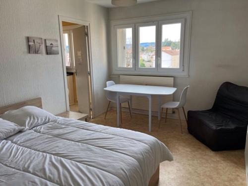 Riorges Apartment | Le Studio: Agréable logement