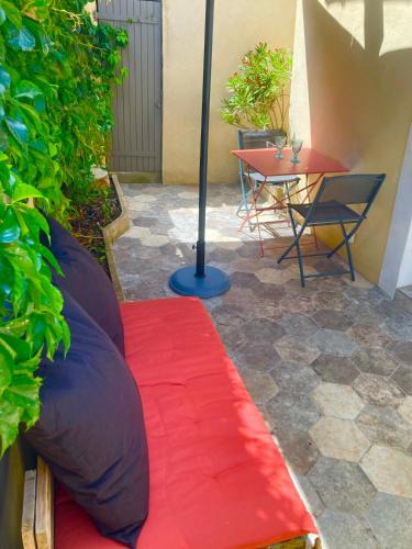 Cadereau Apartment | Le studio D'auguste- Cœur de Nîmes-chaleureux-emplacement idéal