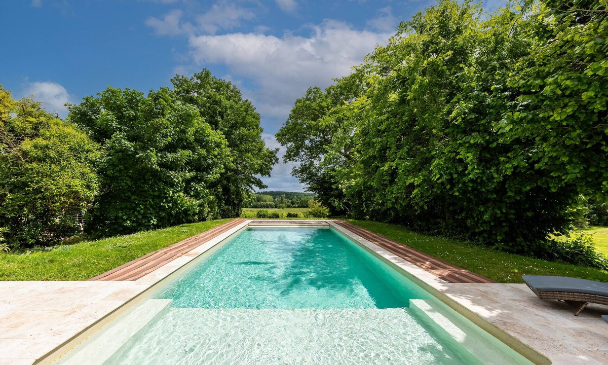 Saint-Germain-Du-Puch Apartment | Le Studio – Château Le Noble: Tranquility Among the Vineyards