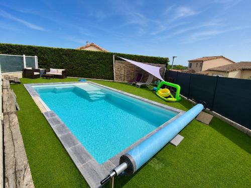 Chasseneuil-du-Poitou House | Le temps d'un séjour Villa 12 pers avec Piscine