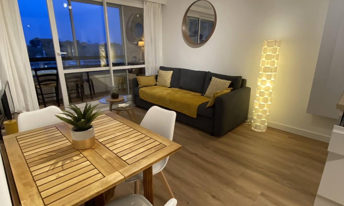 Courseulles-sur-Mer Apartment | "Le Temps Suspendu"