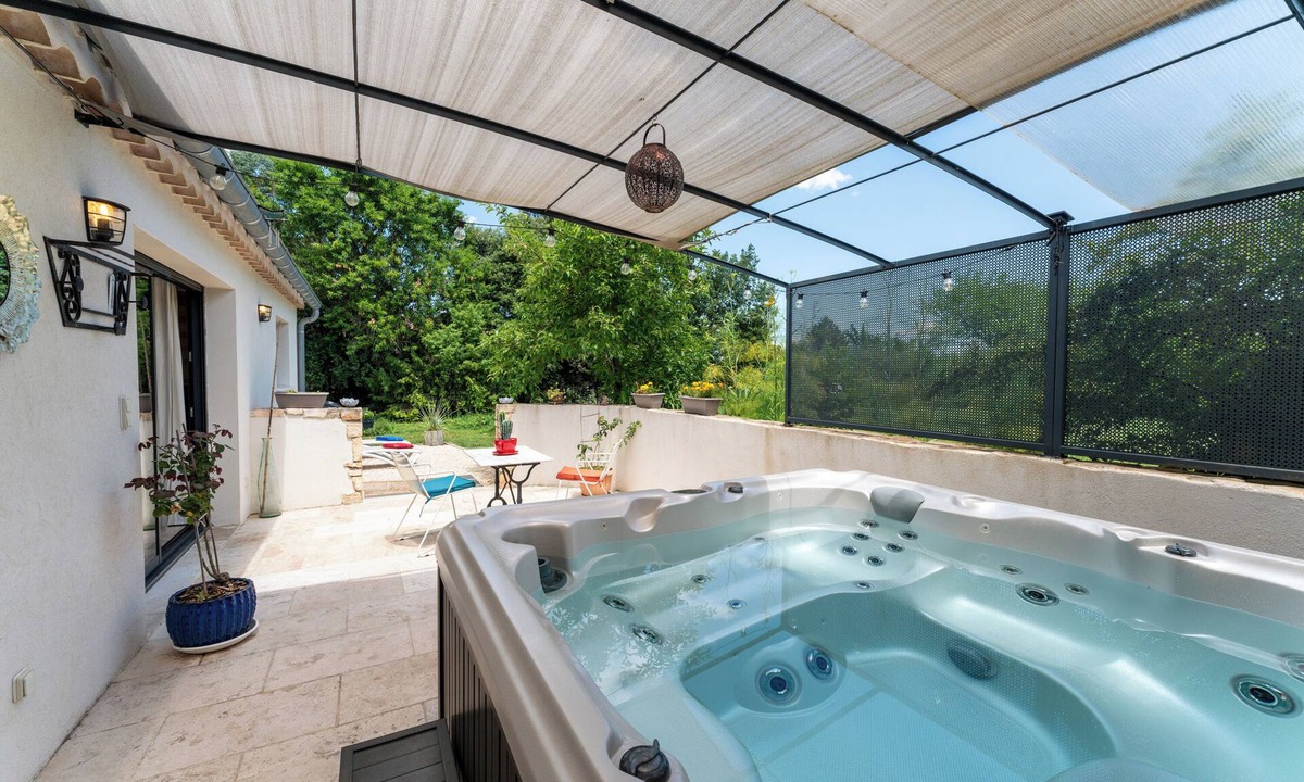 Saint-Paulet-de-Caisson House | Le Titibu: charming air-conditioned cottage with Spa, Garden, Netflix TV, BBQ, for 2 people