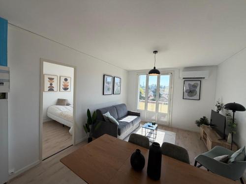 Bourg-les-Valence Apartment | Le Traversant - Parking Gratuit