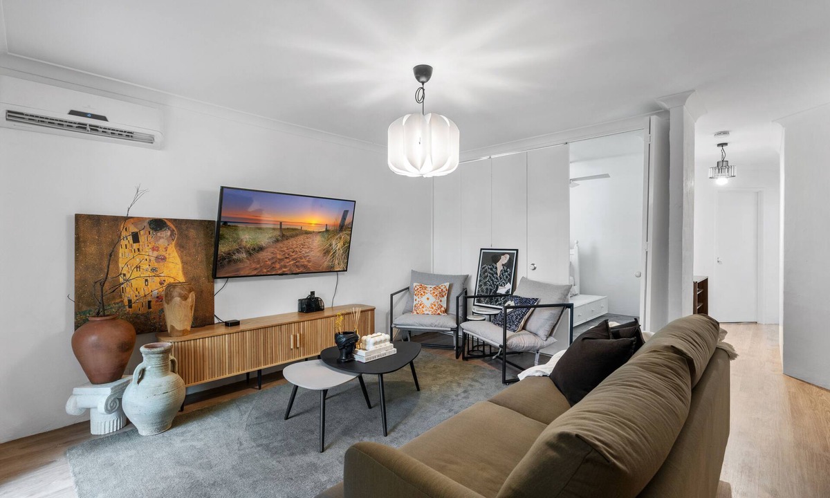 South Perth Apartment | Leafy central stylish apartment in great location.