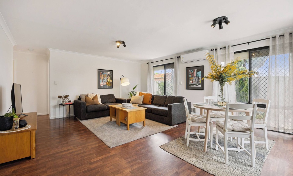 North Perth Apartment | Leafy courtyard Pet friendly Free parking