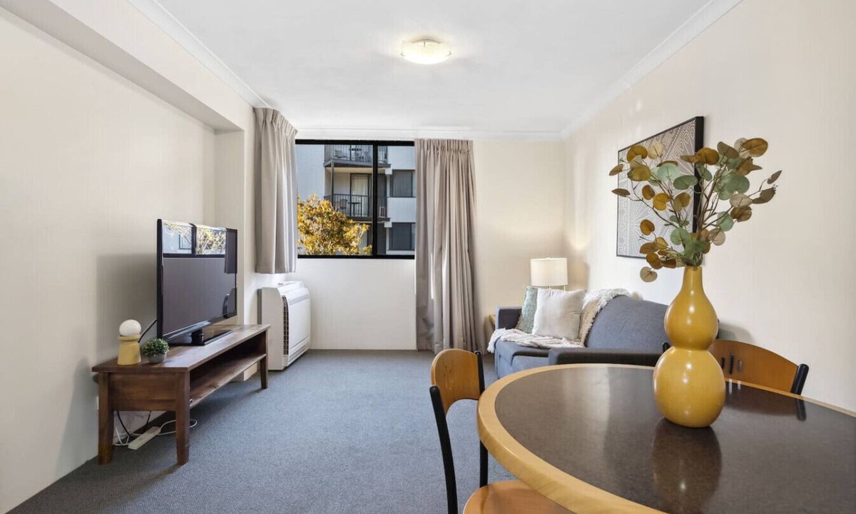 South Perth Apartment | Leafy South Perth 1BR Apt | Walk to River + Ferry