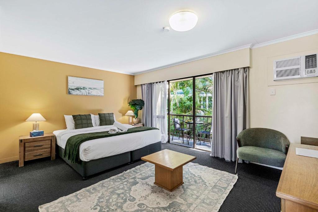 Mount Ommaney Hotel | Leafy Studio Retreat near Shops Motorway Access by Custom Bnb Hosting