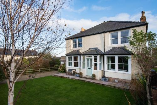 Newton by the Sea House | Leaholme Cottage - fabulous coastal cottage for 8
