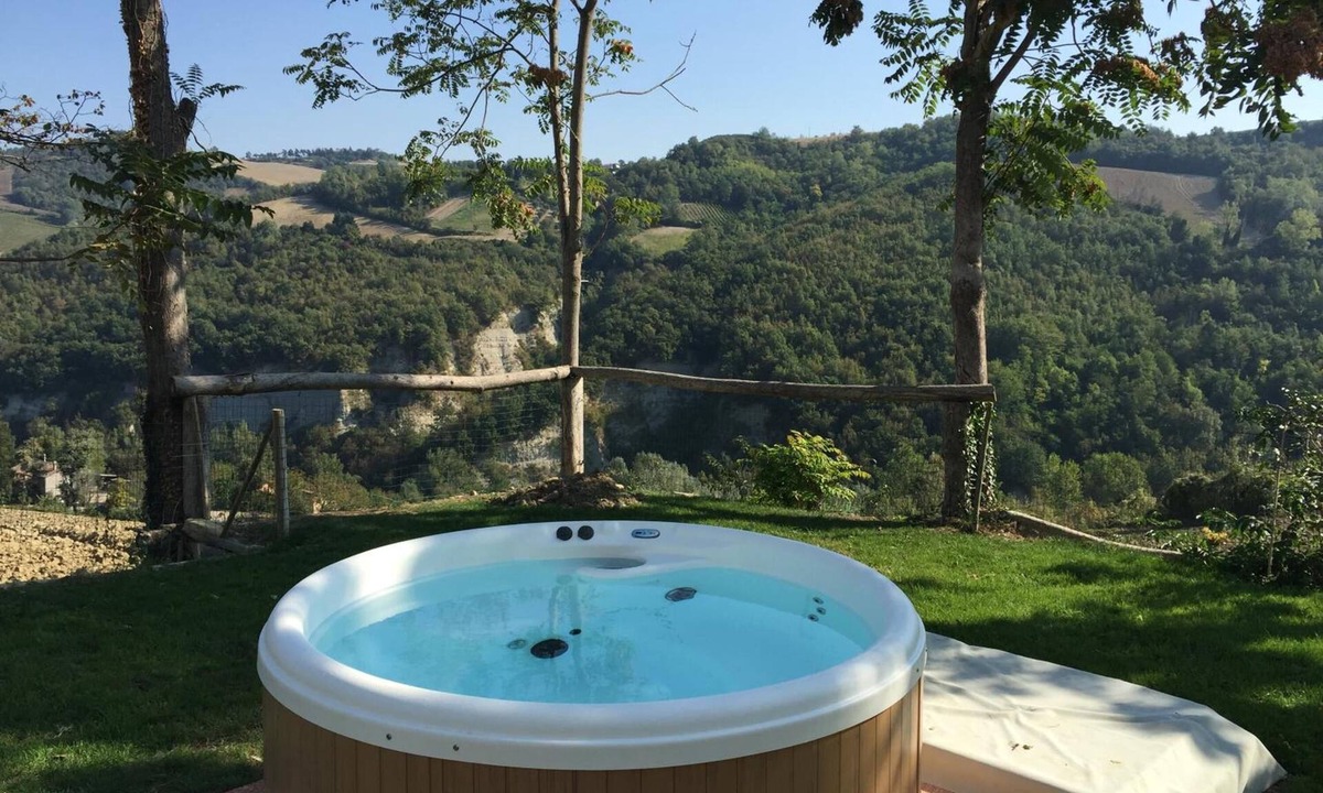 Predappio Bed & Breakfast | LeAmorine White House B&B