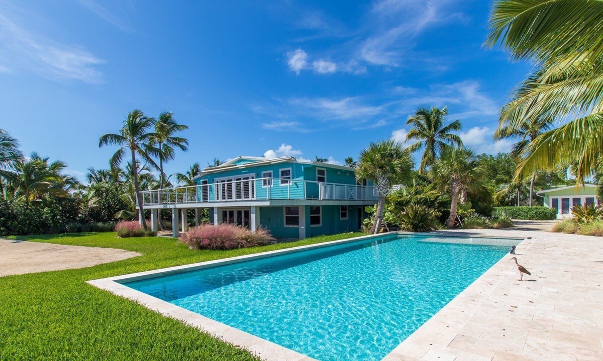 Islamorada House | Leatherback Cottage: Adorable 2-bedroom oceanfront pool home with open water views in Islamorada.