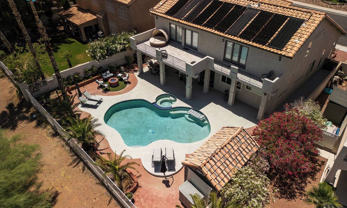 Green Valley House | Legacy GOLF Frontage, Pets Ok 5/3 Htd POOL/SPA BBQ,Firepit,10 min strip!