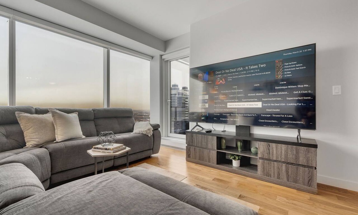 Downtown Edmonton Apartment | Legends - Executive Suite, Luxury Amenities, Pool