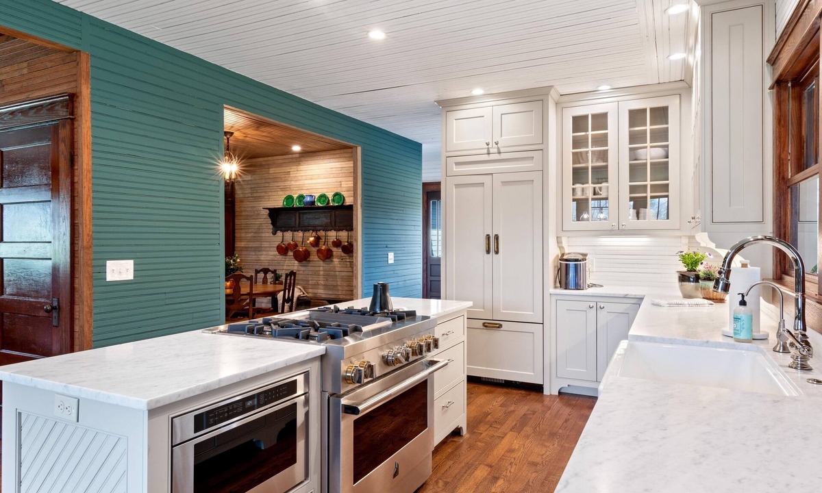 Franklin Cottage | Leiper’s Retreat – Secluded 3 BDR Craftsman Home in Franklin Arts District!